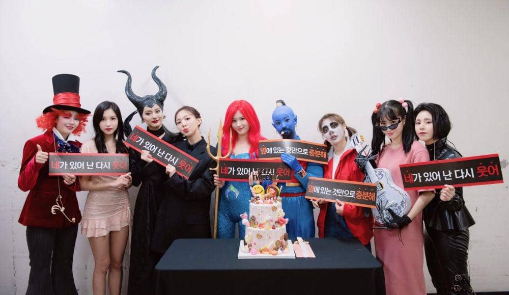 twitter.com/JYPETWICE