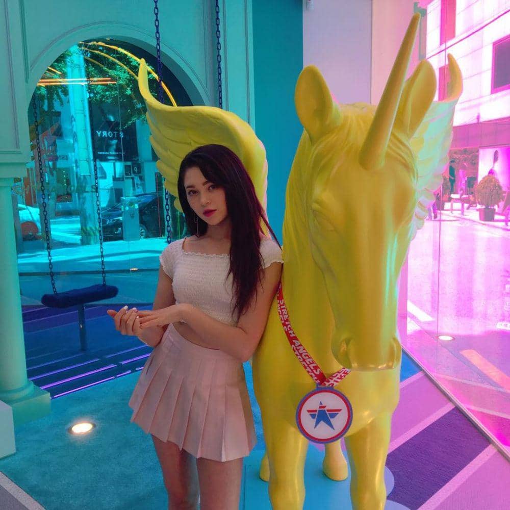 instagram.com/alexa_zbofficial