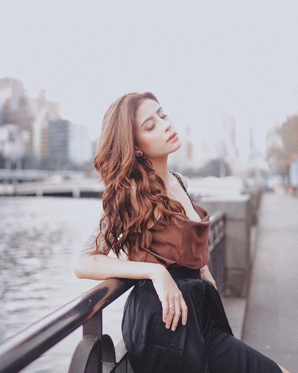 instagram.com/awkarin