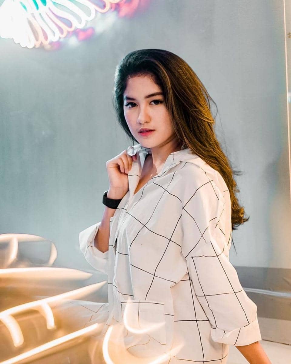 instagram.com/ochi24