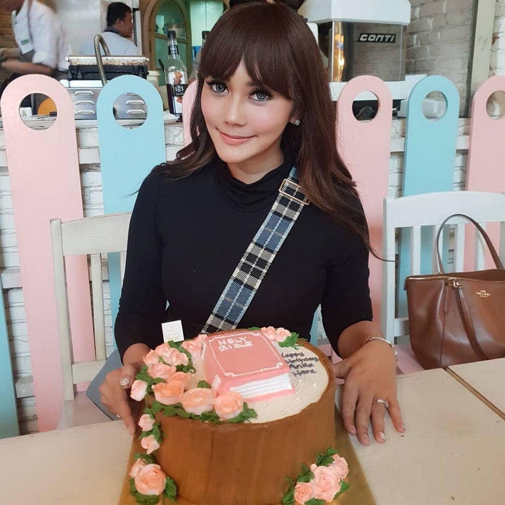 Instagram.com/anita.hara