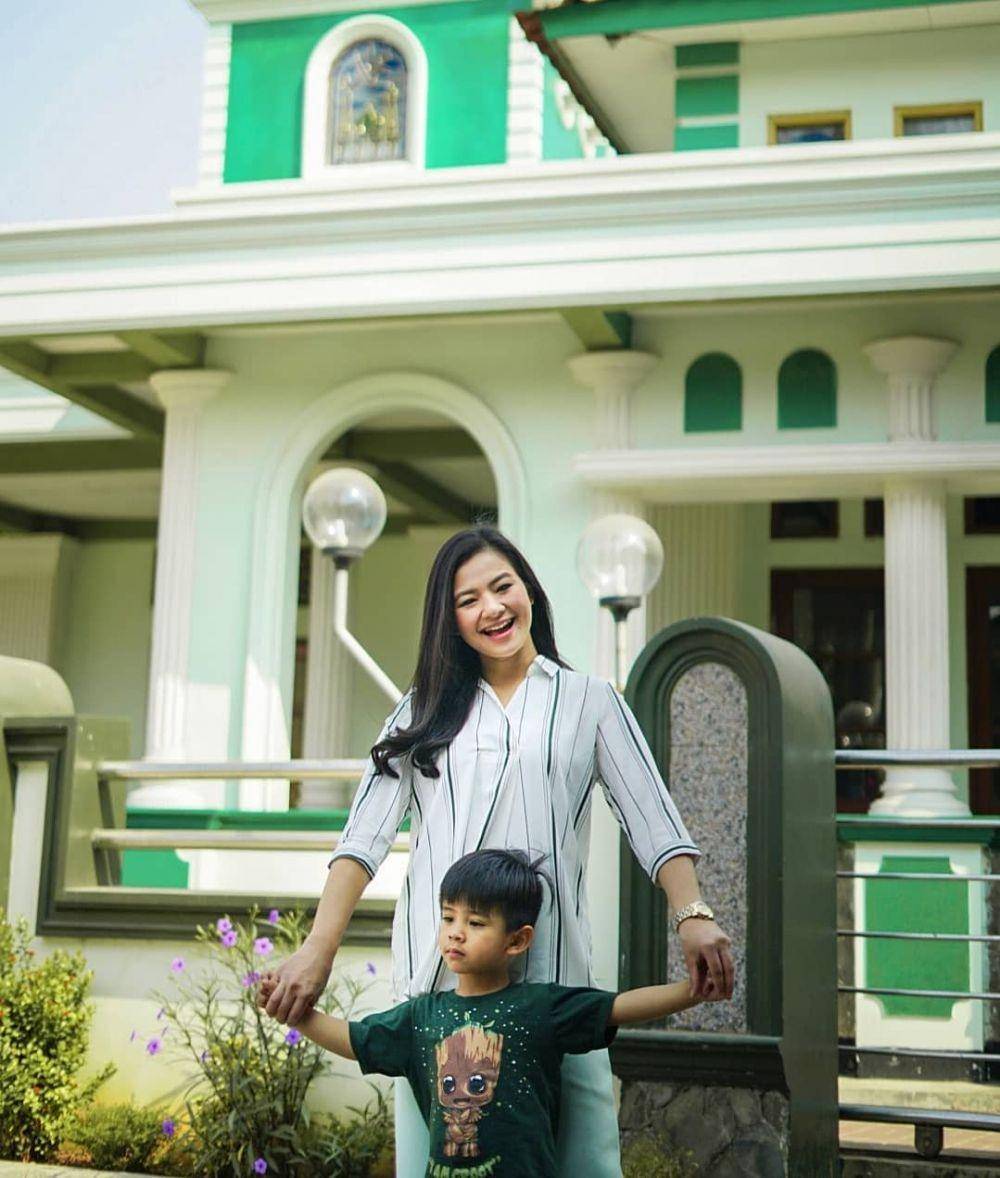 instagram.com/eriskarein