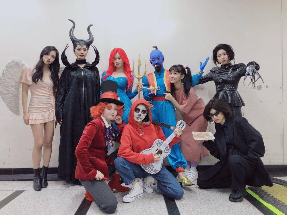 twitter.com/JYPETWICE