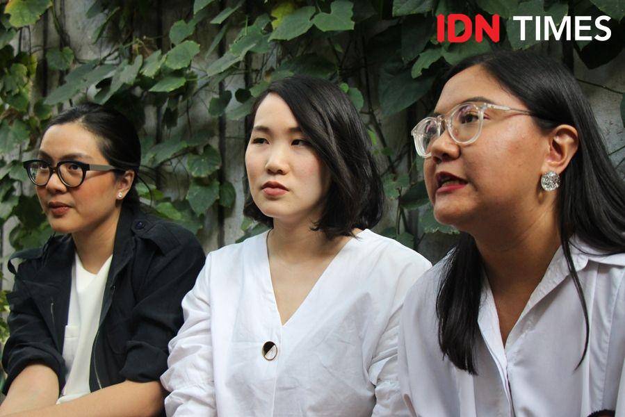 Kameliha Harahap (paling kanan) jelaskan kolaborasi COTTONINK & IntoArt. 21 Oktober 2019. IDN Times/Febriyanti Revitasari