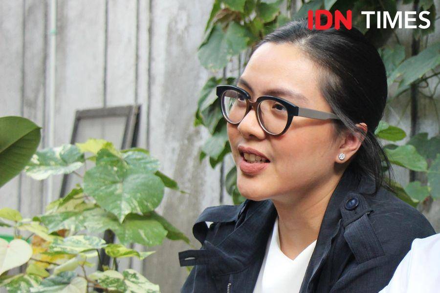 Ria Sarwono jelaskan kolaborasi COTTONINK & IntoArt. 21 Oktober 2019. IDN Times/Febriyanti Revitasari