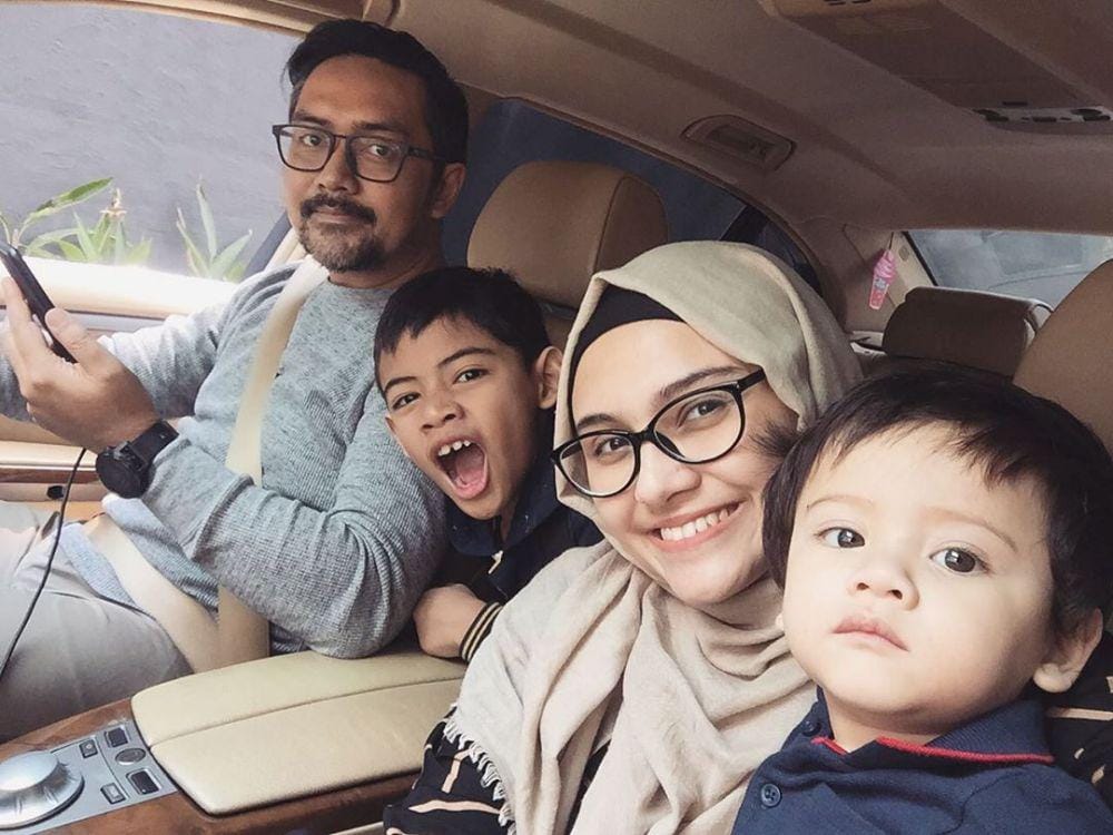 Instagram.com/zeezeeshahab