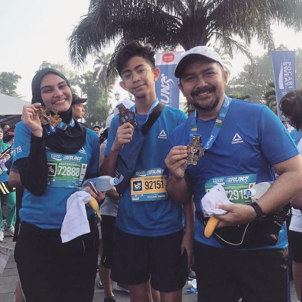 Instagram.com/zeezeeshahab