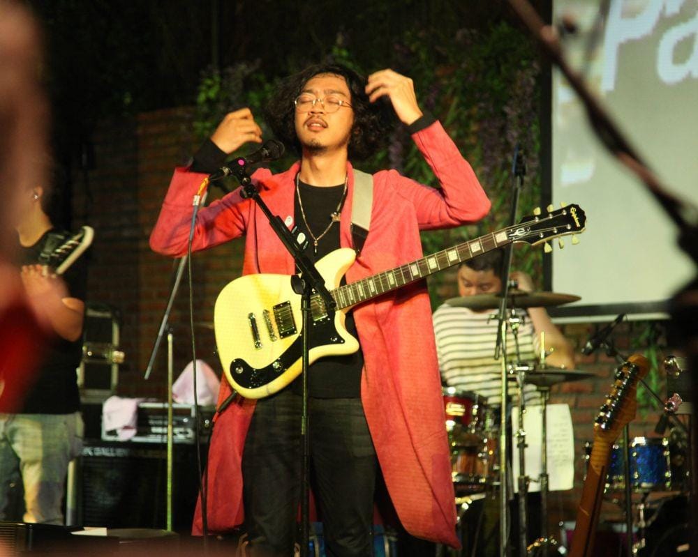 Pamungkas tampil di Surabaya dalam rangkaian tur Alternada Road to Gudfest 2019, pada 22 Oktober 2019. IDN Times/Triadanti