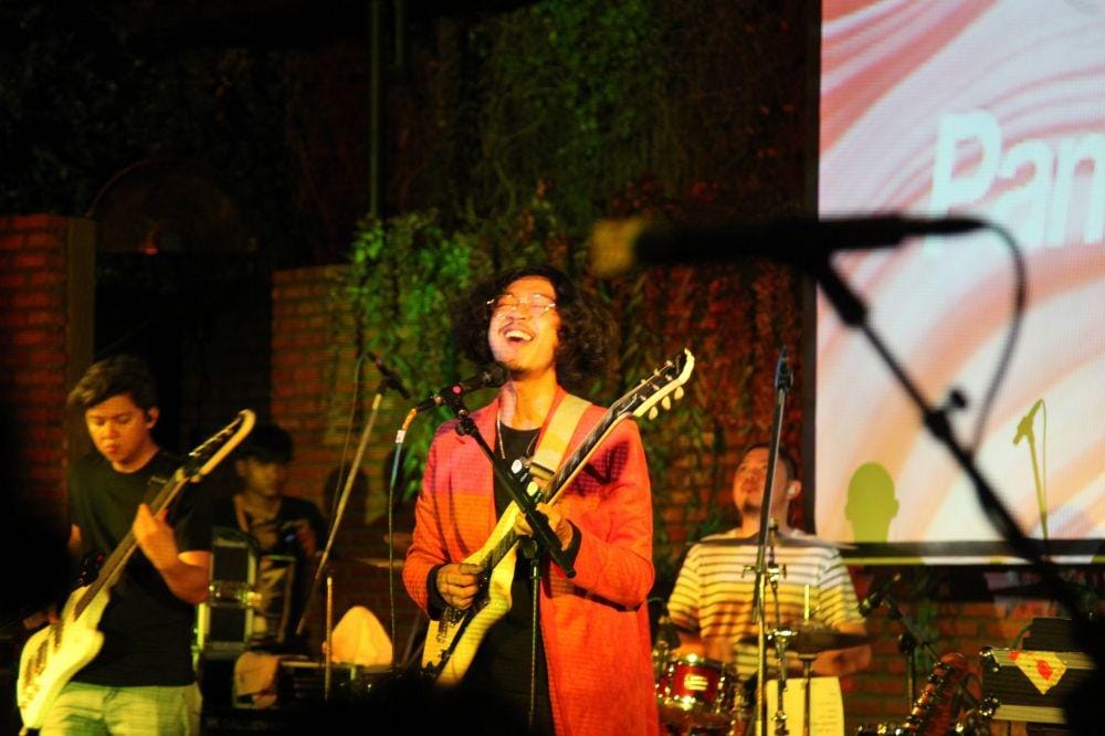 Pamungkas tampil di Surabaya dalam rangkaian tur Alternada Road to Gudfest 2019, pada 22 Oktober 2019. IDN Times/Triadanti