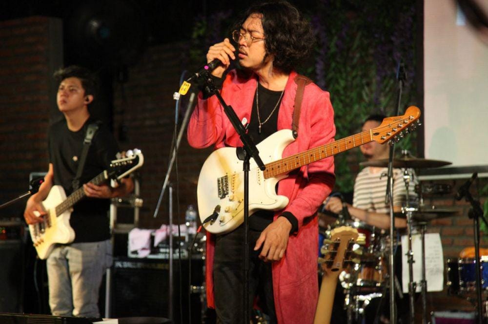 Pamungkas tampil di Surabaya dalam rangkaian tur Alternada Road to Gudfest 2019, pada 22 Oktober 2019. IDN Times/Triadanti