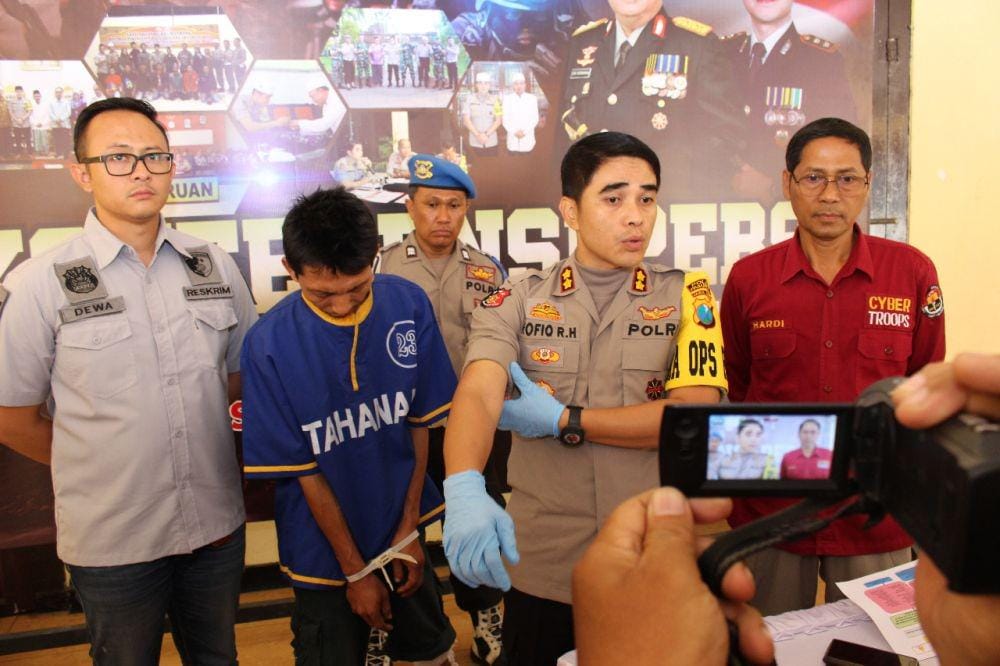 Rilis kasus pembunuhan sopir taksi online di Tol Pandaan, Kamis (24/10). Dok Polres Pasuruan