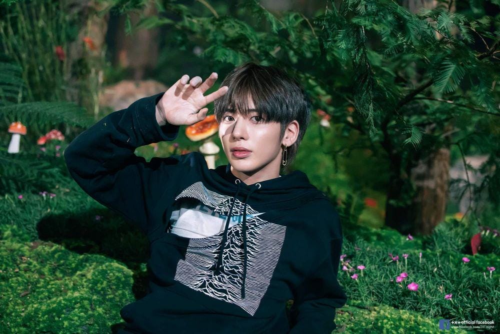 Facebook.com/TXT.bighit