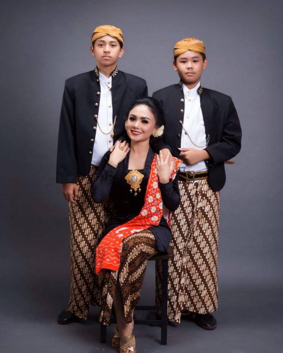 Instagram.com/yunishara36