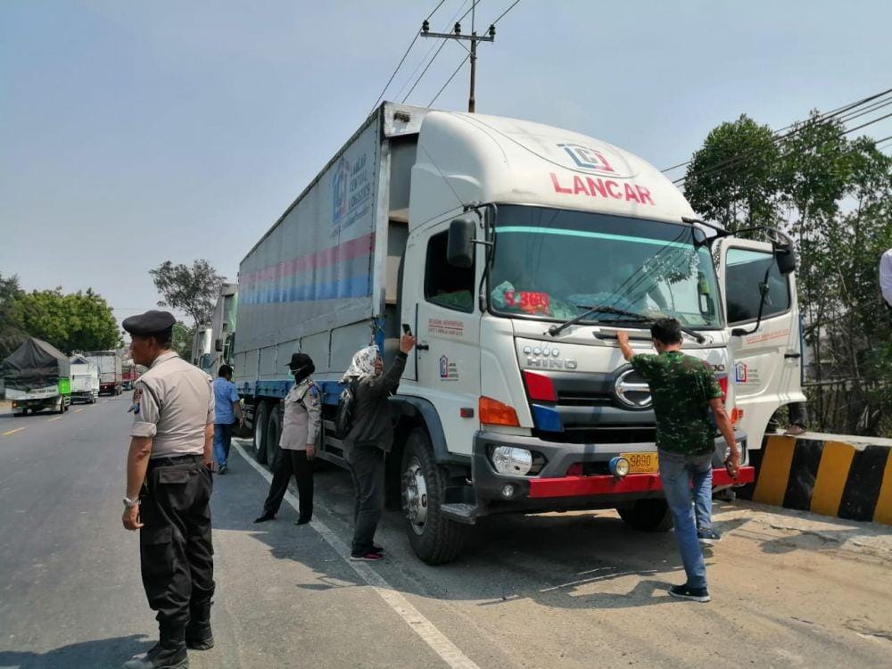 Mobil truk boks yang dikemukakan korban Sutarya. IDN Times/Imron