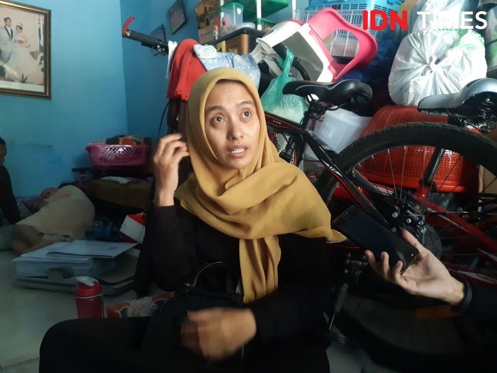 Dewi Puspitasari saat ditemui di kediamannya, Kamis (24/10). IDN Times/Ardiansyah Fajar