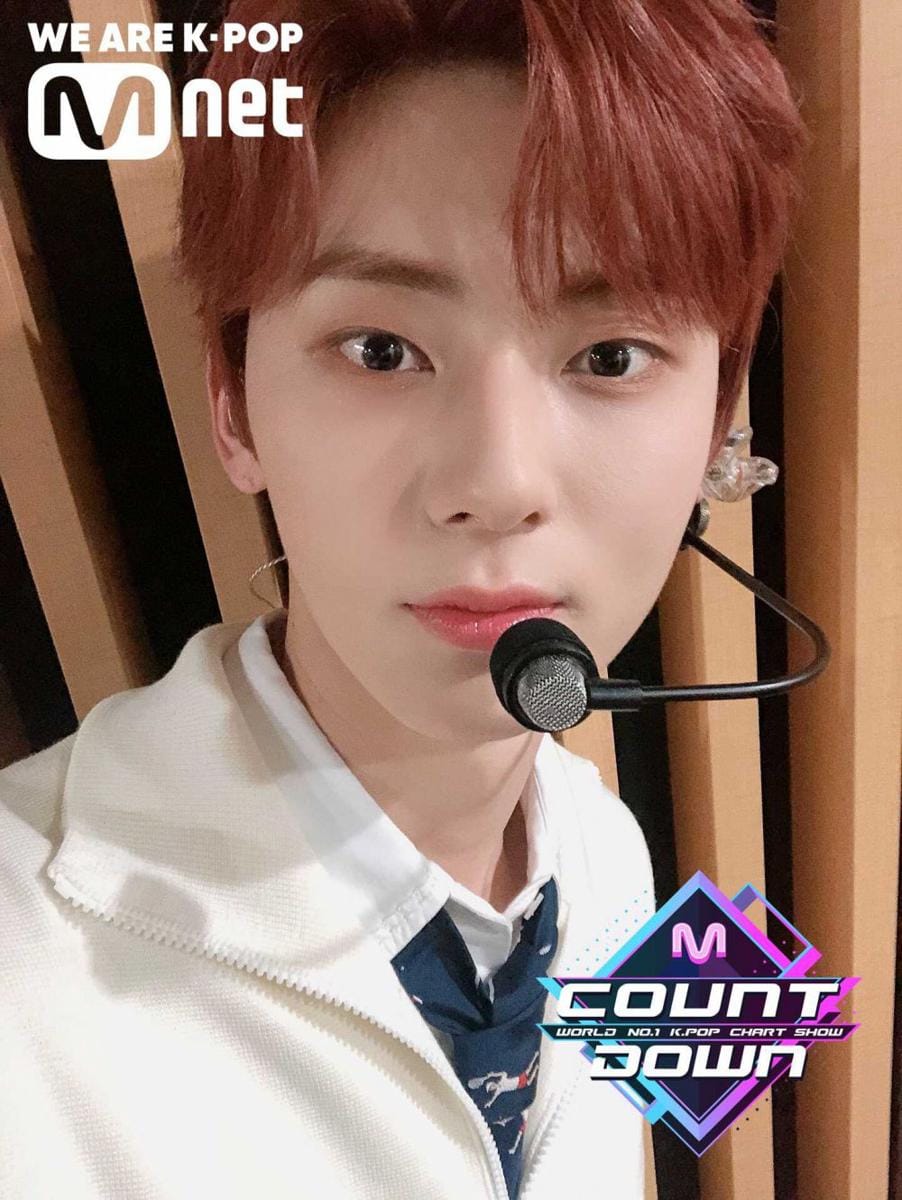 Minhyun selfie