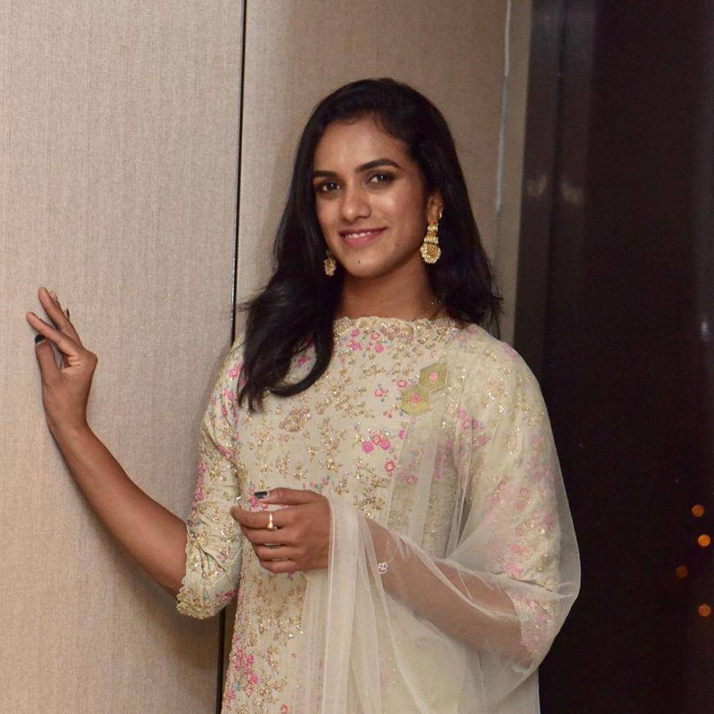 Bak Model, Intip 10 Gaya Fashion Pebulutangkis PV Sindhu Di Luar Arena