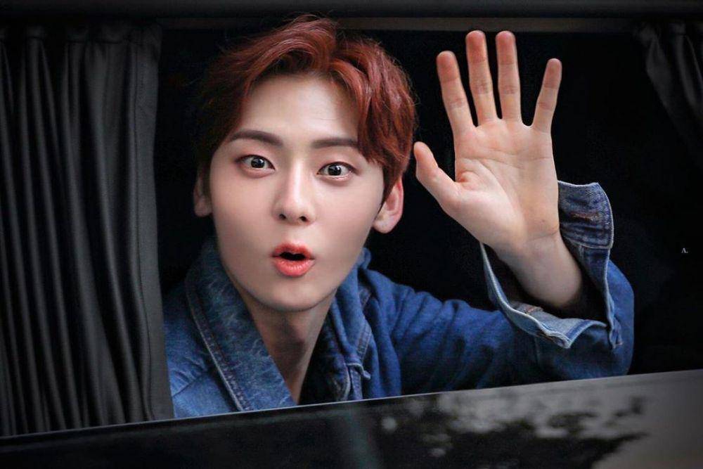 Minhyun di dalam mobil