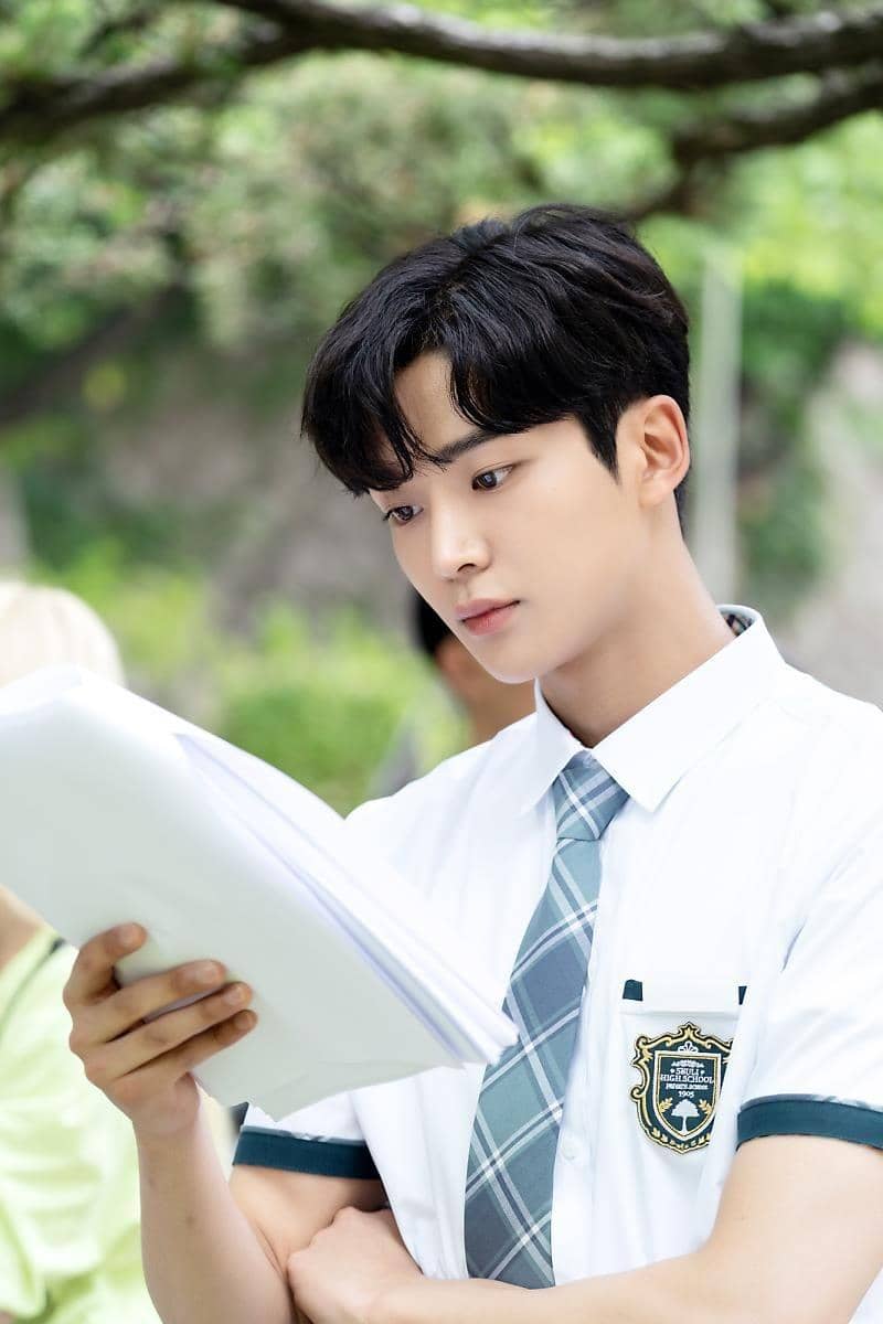 twitter.com/SF9official