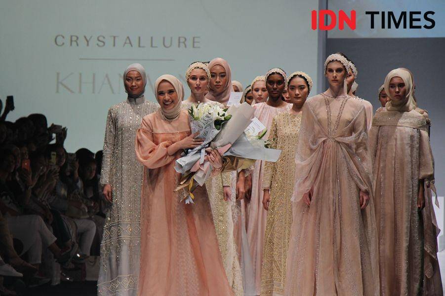Busana SEDASA Karya Khanaan Shamlan di Panggung JFW 2020. 25 Oktober 2019. IDN Times/Febriyanti Revitasari