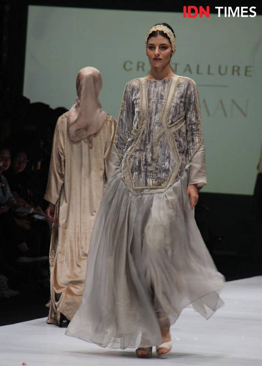 Busana SEDASA Karya Khanaan Shamlan di Panggung JFW 2020. 25 Oktober 2019. IDN Times/Febriyanti Revitasari