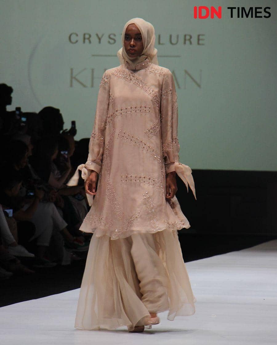 Busana SEDASA Karya Khanaan Shamlan di Panggung JFW 2020. 25 Oktober 2019. IDN Times/Febriyanti Revitasari