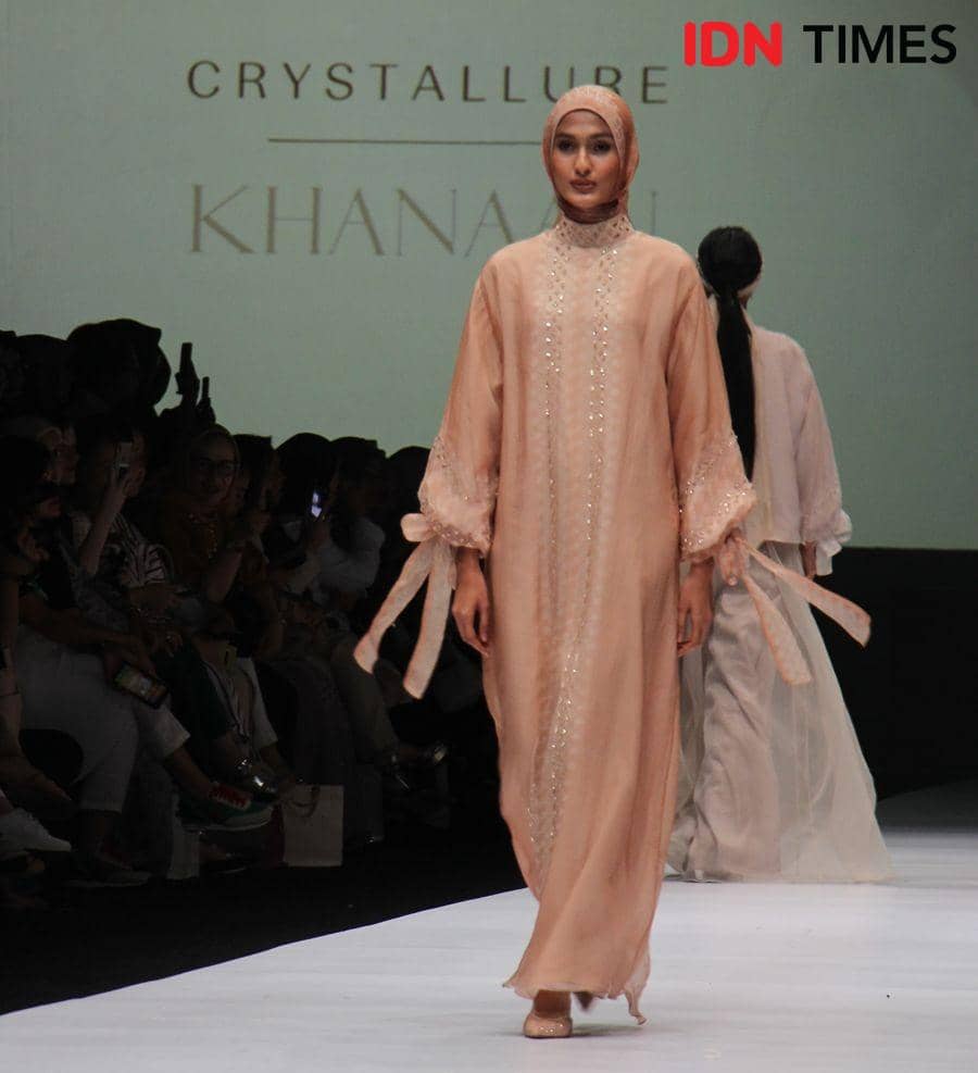 Busana SEDASA Karya Khanaan Shamlan di Panggung JFW 2020. 25 Oktober 2019. IDN Times/Febriyanti Revitasari