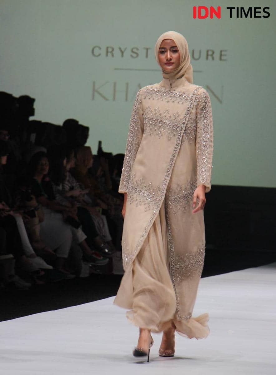 Busana SEDASA Karya Khanaan Shamlan di Panggung JFW 2020. 25 Oktober 2019. IDN Times/Febriyanti Revitasari