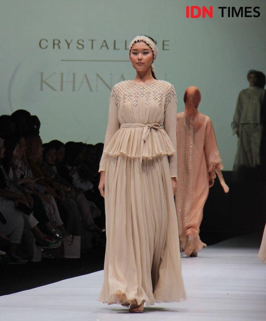 Busana SEDASA Karya Khanaan Shamlan di Panggung JFW 2020. 25 Oktober 2019. IDN Times/Febriyanti Revitasari
