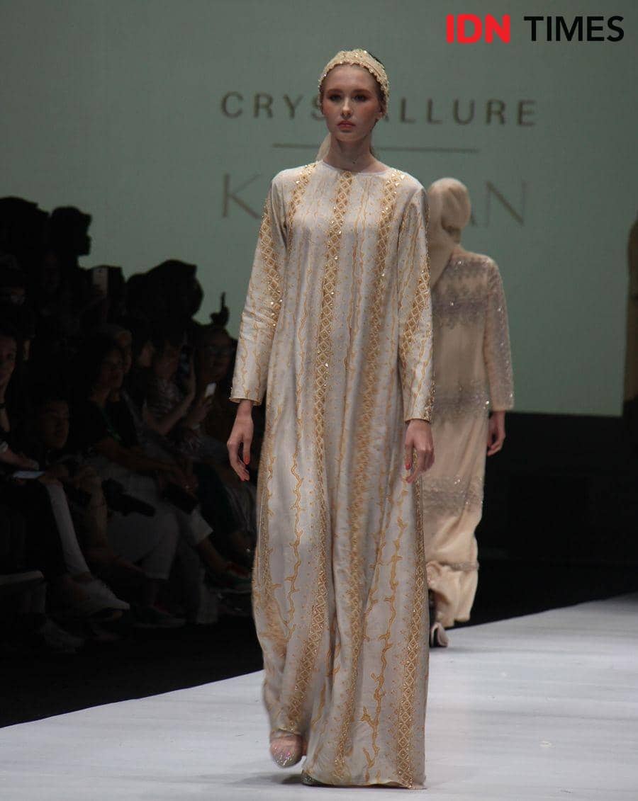 Busana SEDASA Karya Khanaan Shamlan di Panggung JFW 2020. 25 Oktober 2019. IDN Times/Febriyanti Revitasari