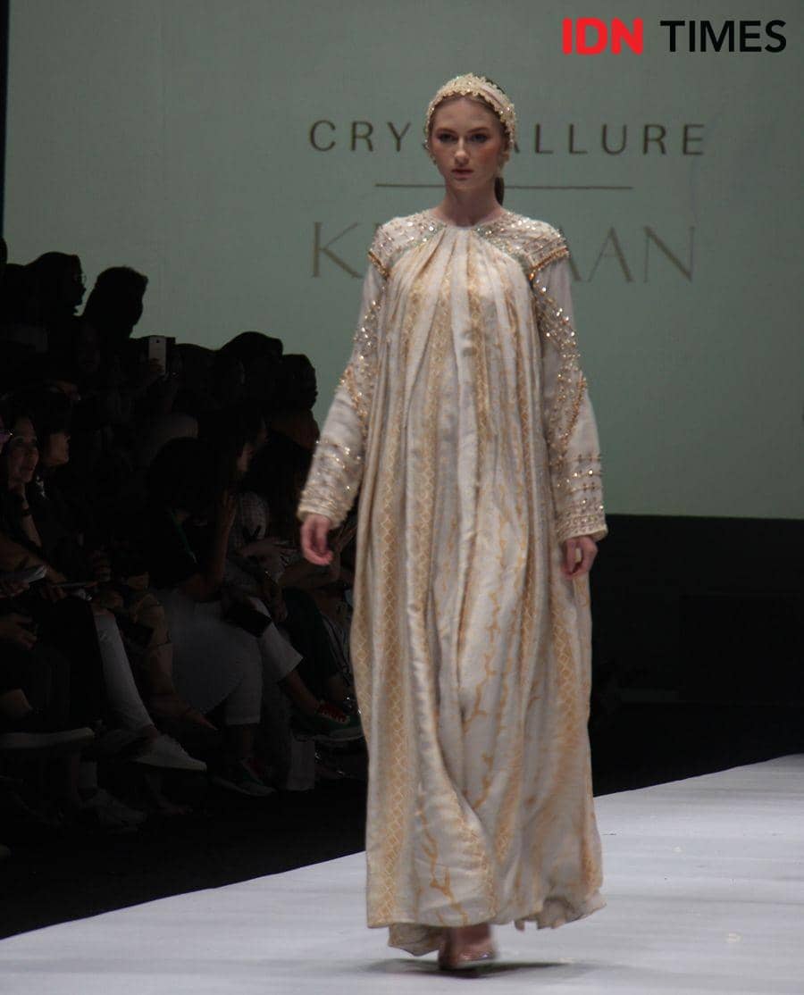 Busana SEDASA Karya Khanaan Shamlan di Panggung JFW 2020. 25 Oktober 2019. IDN Times/Febriyanti Revitasari