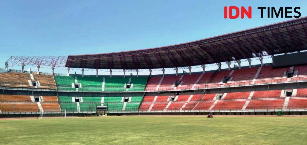 Stadion Gelora Bung Tomo terus dipercantik jelang Piala Dunia U-20 2021. IDN Times/Idfy Fuadi