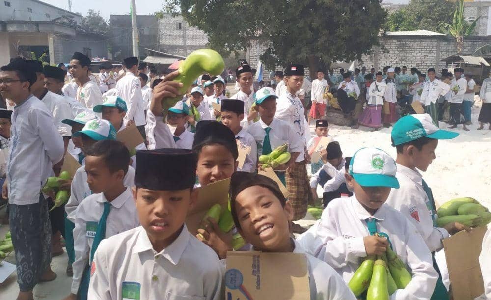 Ribuan santri di Lamongan catatkan rekor muri. IDN Times/Imron