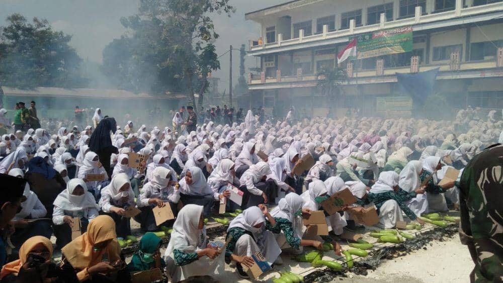 Para santri berasal dari berbagai daerah di Lamongan. IDN Times/Imron