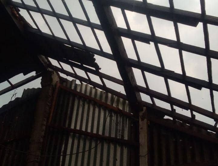 Rumah warga Bojonegoro rusak parah diterjang angin kencang. IDN Times/Istimewa