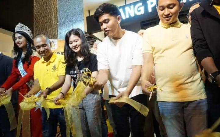 (Kaesang Pangarep membuka gerai Sang Pisang di Malaysia) ANTARA/Agus Setiawan