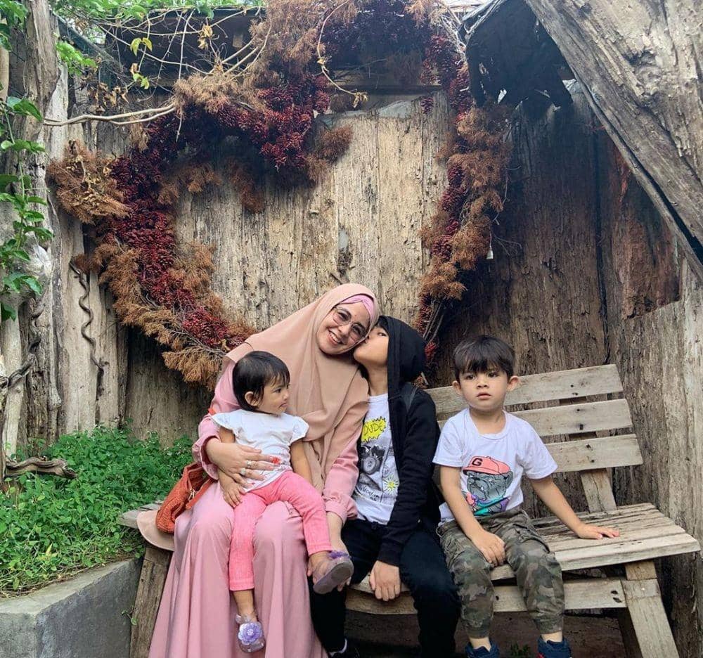 Mama Muda Siaga, 10 Momen Risty Tagor Berlibur Bersama Ketiga Anaknya