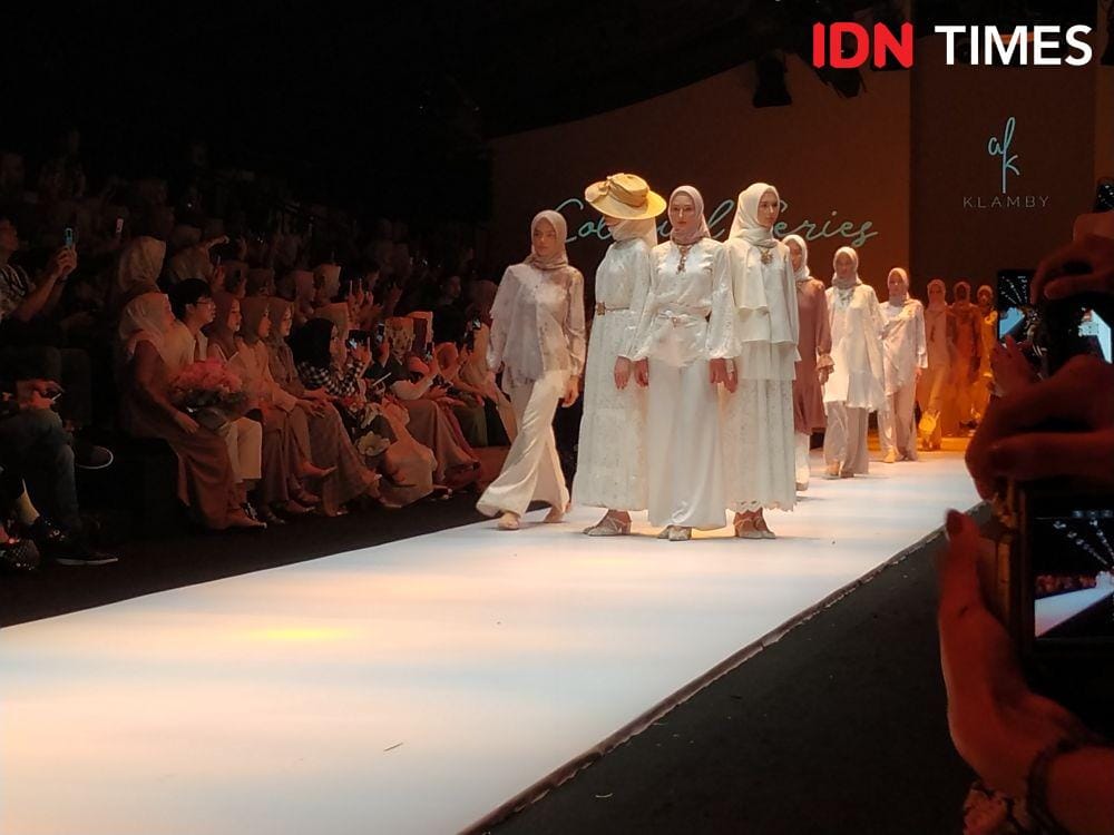 Wearing Klamby di Jakarta Fashion Week 2020. 26 Oktober 2019. IDN Times/Syarifah Noer Aulia
