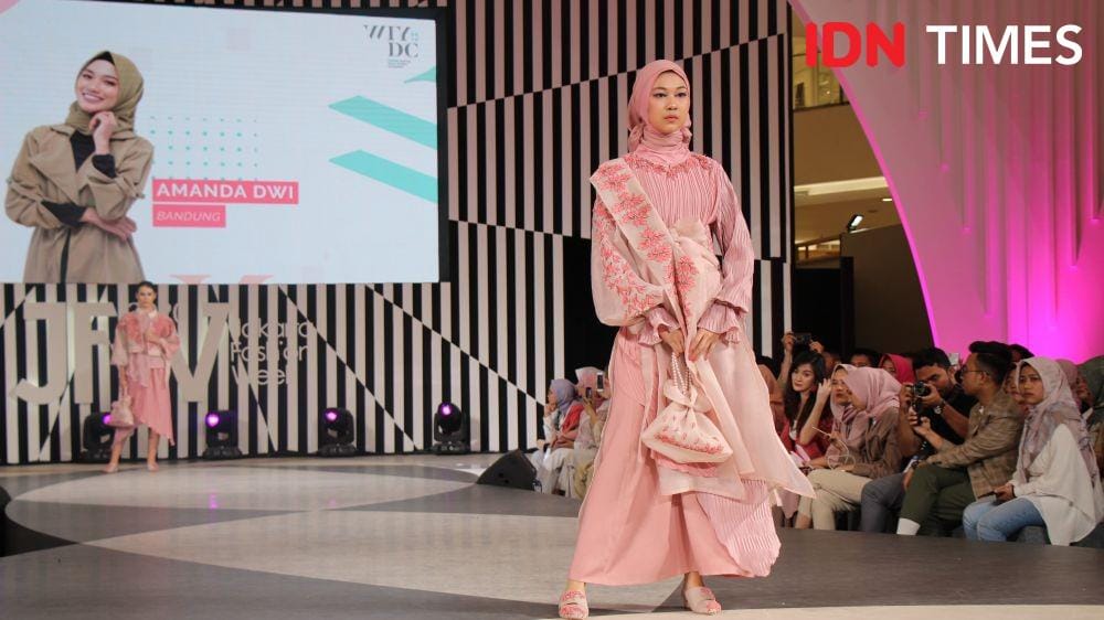 Wardah Inspiring Young Designer Competition (WIYDC) 2019. 27 Oktober 2019. IDN Times/Klara Livia