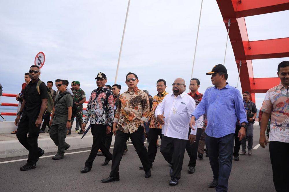 (Mendagri Tito Karnavian meninjau Jembatan Haltekamp di Kota Jayapura) Dok. Puspen Kemendagri
