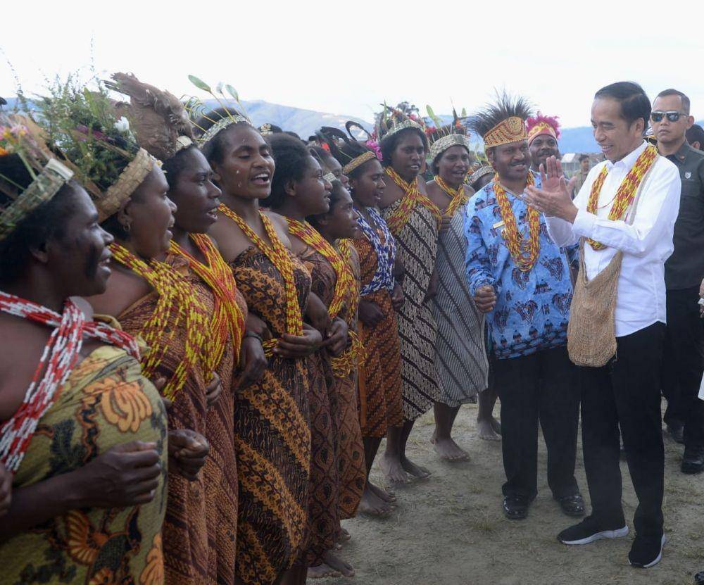 (Presiden Jokowi mengunjungi masyarakat di Pegunungan Arfak, Papua) Dok. Biro Pers Kepresidenan RI