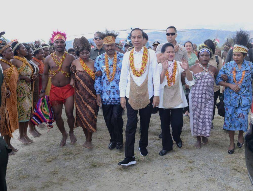 (Presiden Jokowi mengunjungi masyarakat di Pegunungan Arfak, Papua) Dok. Biro Pers Kepresidenan RI