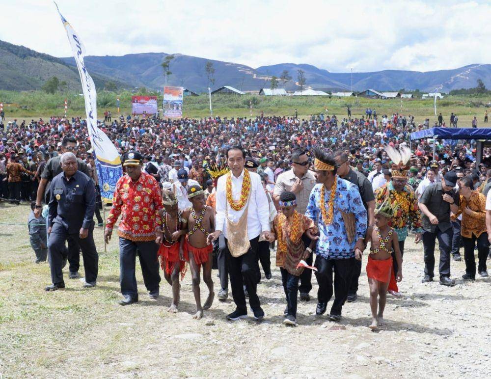 (Presiden Jokowi mengunjungi masyarakat di Pegunungan Arfak, Papua) Dok. Biro Pers Kepresidenan RI
