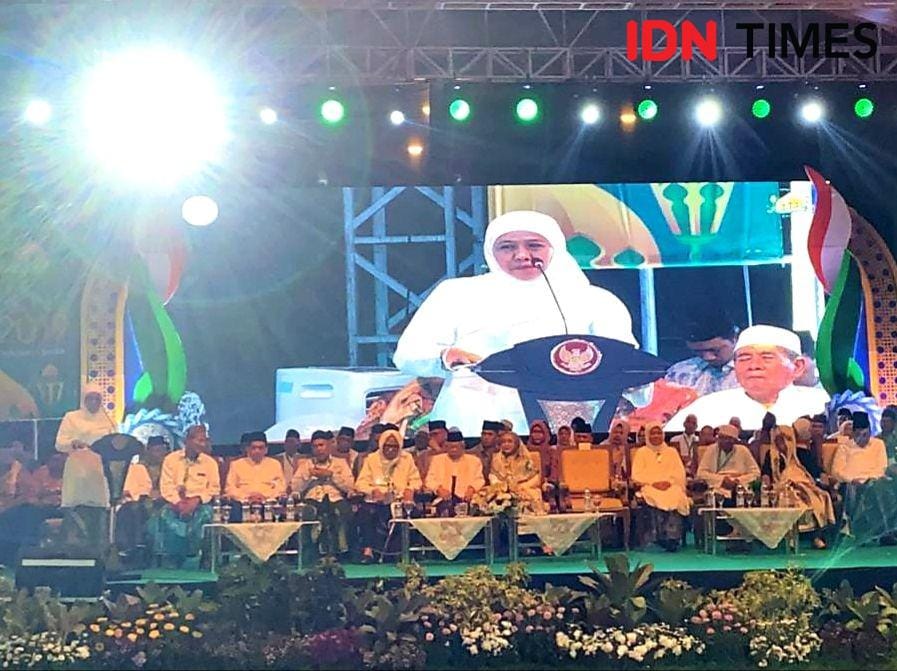 Gubernur Jatim Khofifah Indar Parawansa memberikan sambutan pada acara SCNC 2019 di Kantor PWNU Jatim, Minggu malam (27/10). IDN Times/Ardiansyah Fajar.