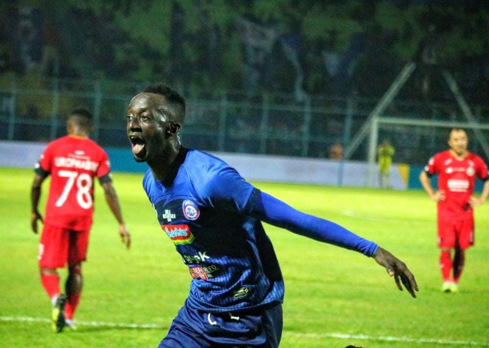 Makan Konate merayakan gol yang dicetaknya ke gawang Semen Padang di Stadion Kanjuruhan, Senin (28/10/2019). IDN Times/ Alfi Ramadana