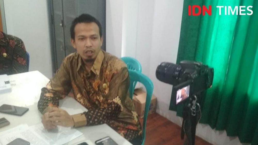 Komisioner Komisi Pemilihan Umum (KPU) Samarinda, Divisi Teknis Penyelenggaraan, Ikhsan Hasani mengumumkan Penetapan Syarat Calon Perseorangan dengan 43.977 Suara Dukungan (IDN Times/Yuda Almerio)