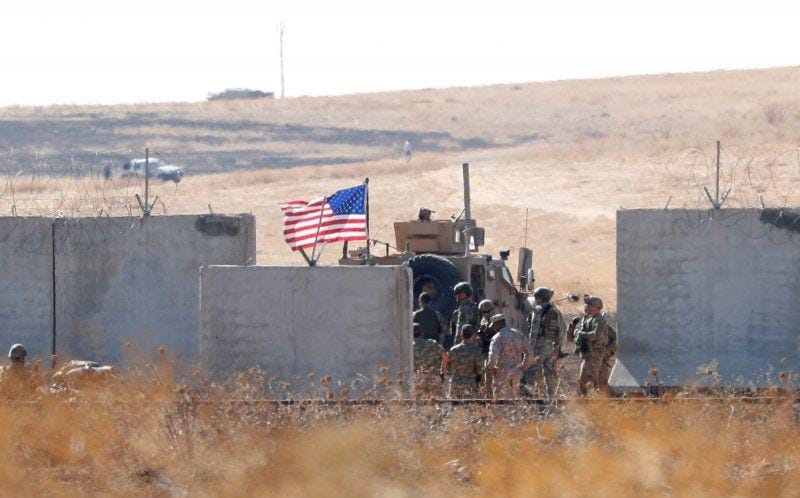 Prajurit Amerika Serikat dan Turki bertemu di perbatasan Turki-Suriah sebelum patroli gabungan Amerika Serikat-Truki, seperti yang terlihat dari dekat kota Akcakale, Turki, pada 8 September 2019. ANTARA FOTO/REUTERS/Murad Sezer