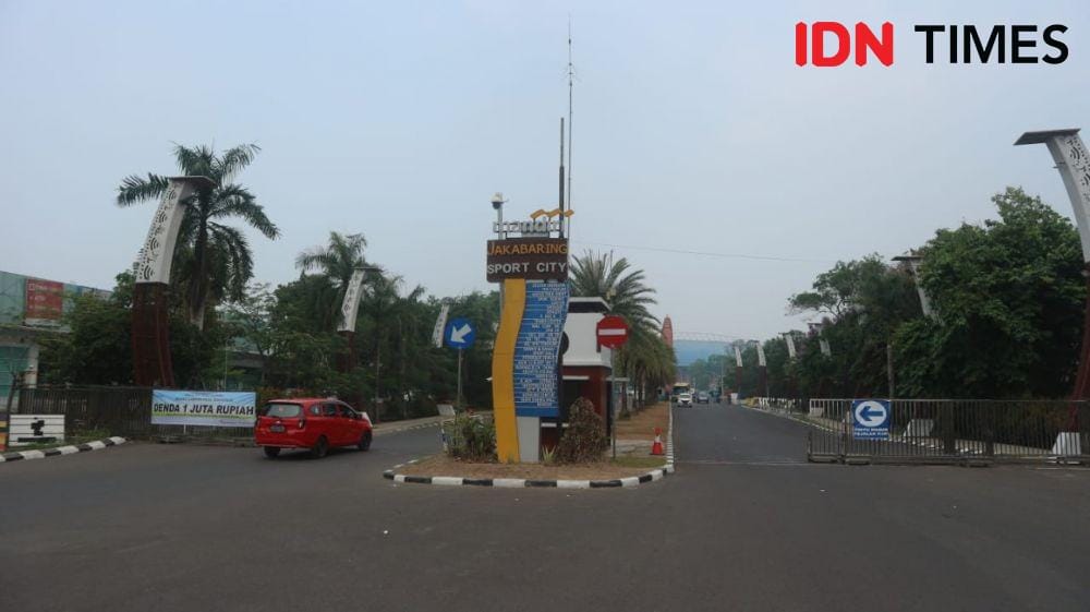Pintu masuk ke Stadion Gelora Sriwijaya, Jakabaring Palembang (IDN Times/Feny Maulia Agustin)