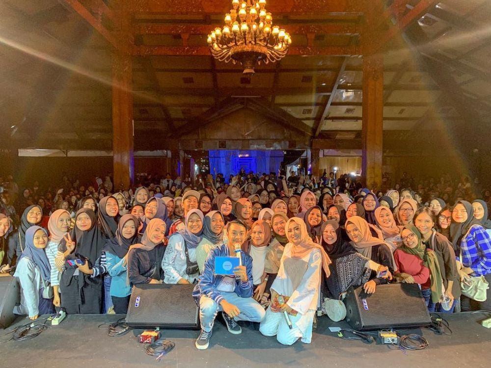 instagram.com/rachelvennya