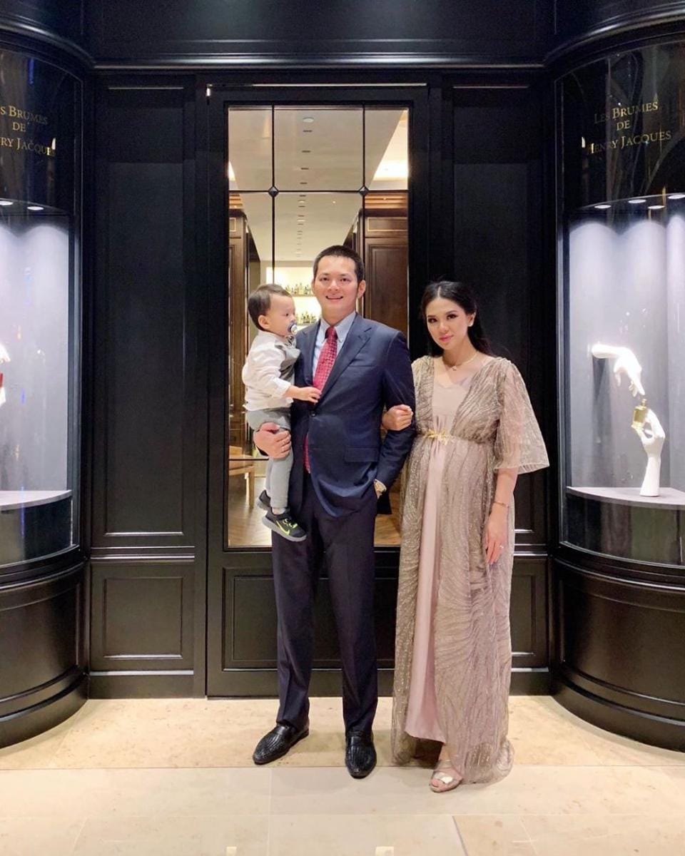 Instagram.com/devinahermawan